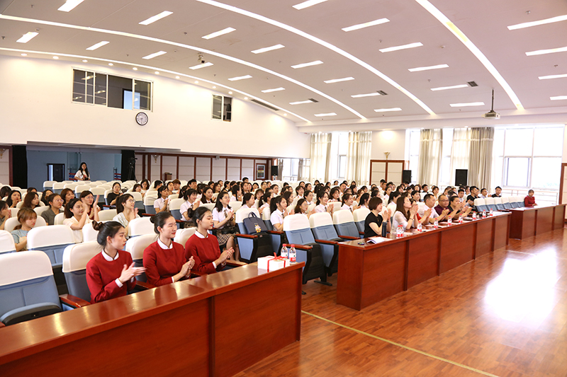 学校举行第六届卓越教师教育实验班结业典礼