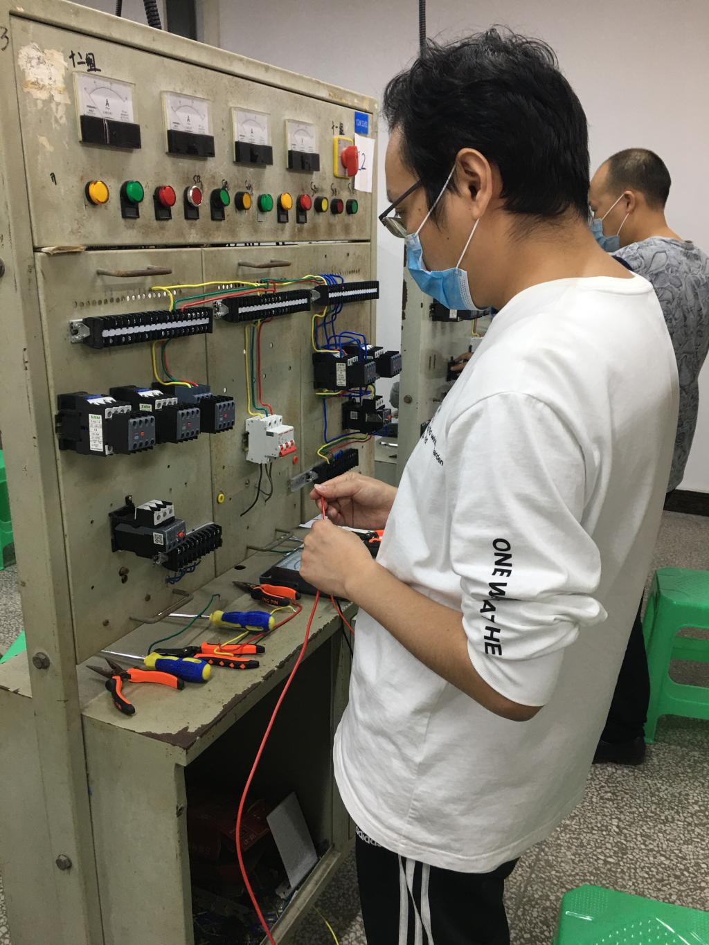 学校为重庆能投售电公司开展培训