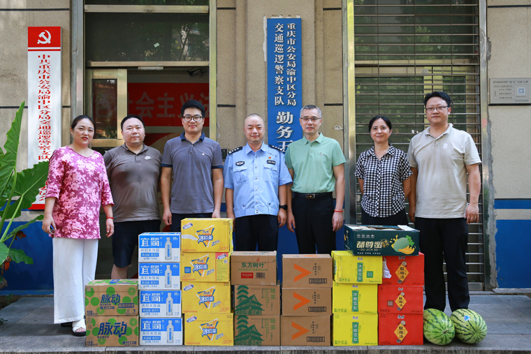 重庆市工业学校组织开展“八一”建军节座谈会及走访慰问活动